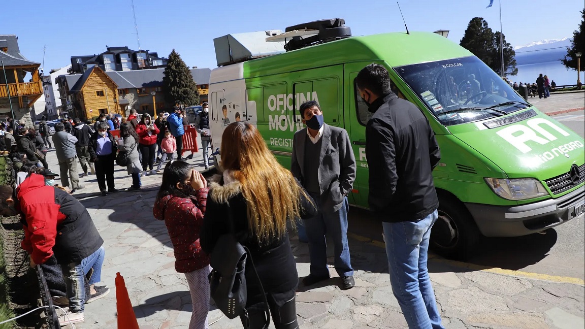 Bariloche: comenzó la atención del Registro Civil Móvil en el Centro Cívico